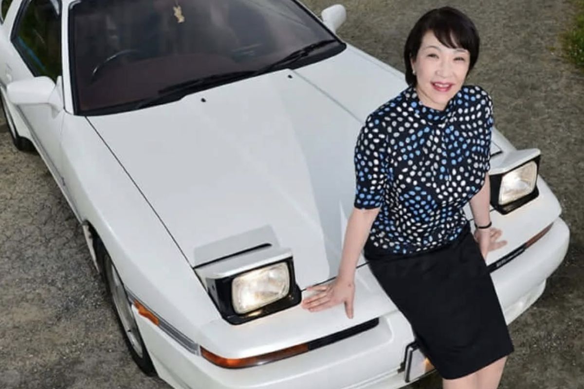 Prim-ministrul Japoniei, pasionată de Toyota Supra A70: a condus-o peste două decenii