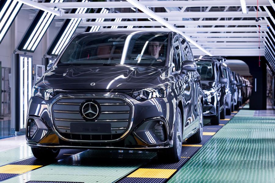 Producția noului Mercedes-Benz VLE electric a început în Spania, autonomie de peste 700 km