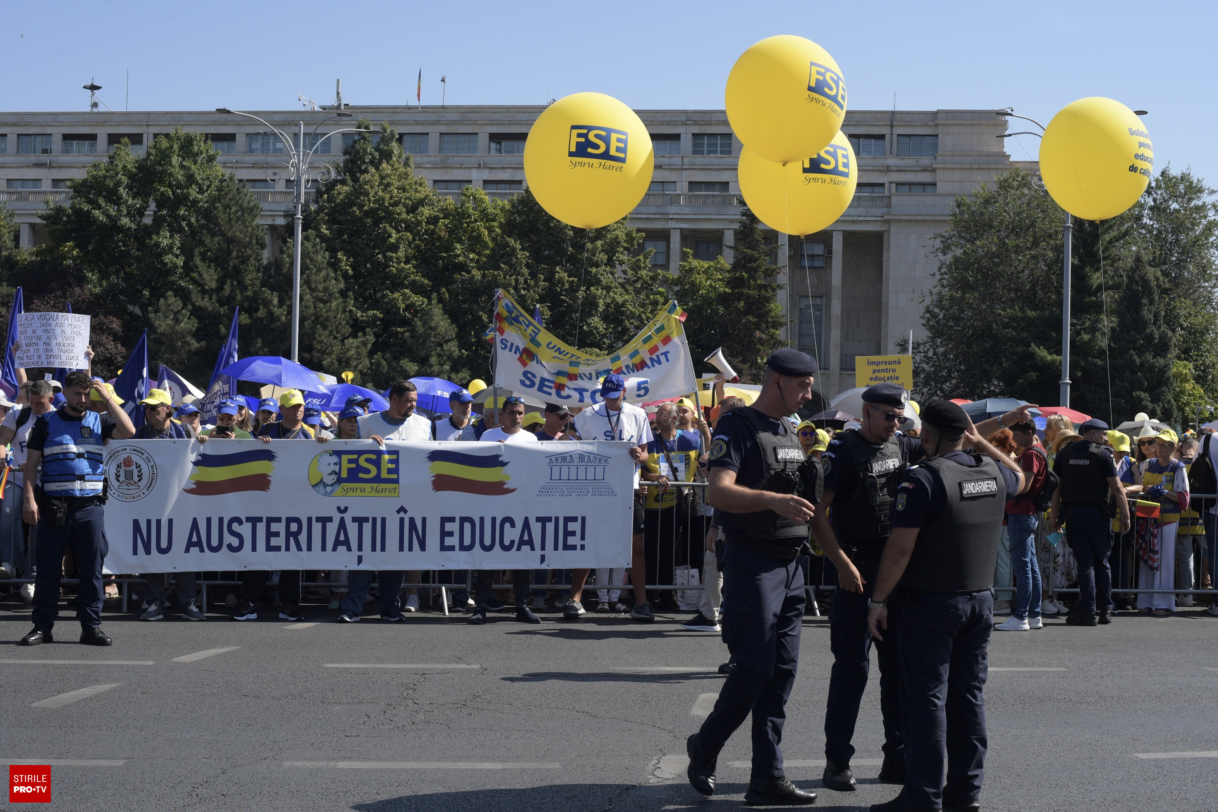 Profesorii protestează în fața Guvernului și Parlamentului pe 17 iunie 2026, cerând salarii corecte
