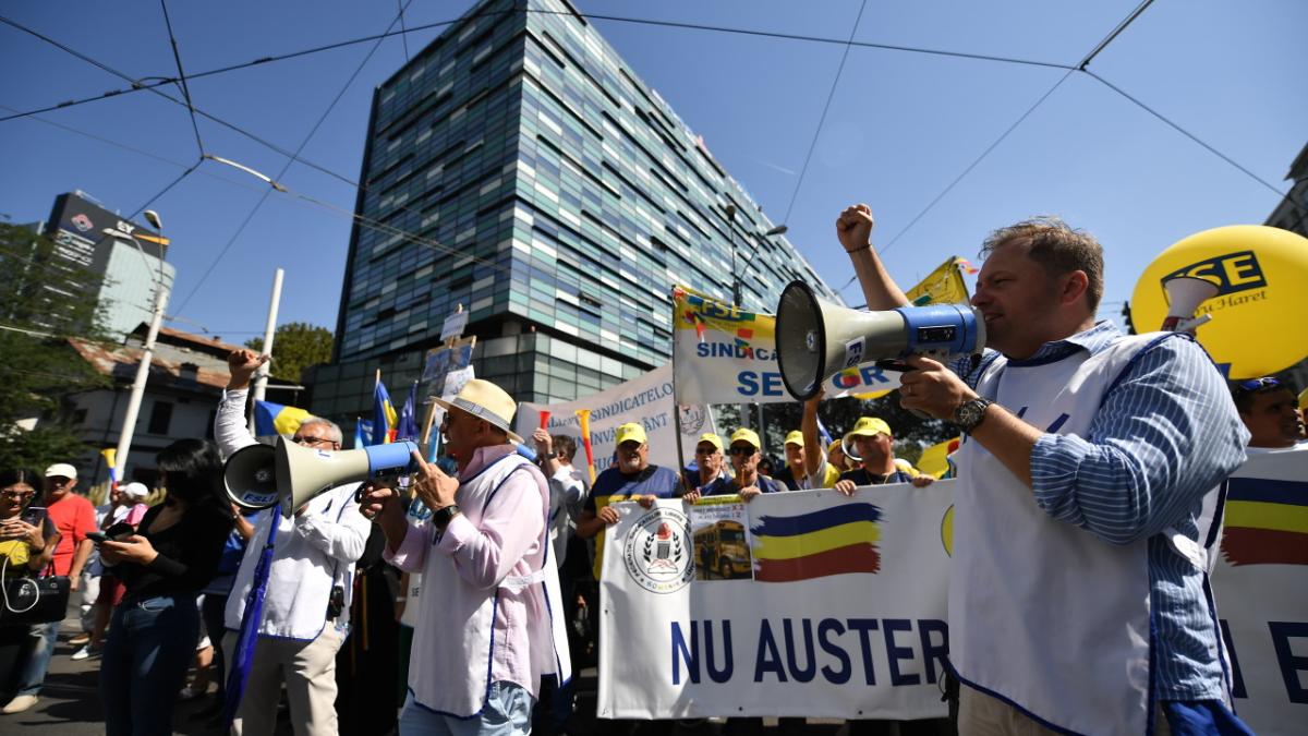 Profesorii protestează joi la Parlament, depun peste 160.000 de semnături pentru modificarea legilor Educației