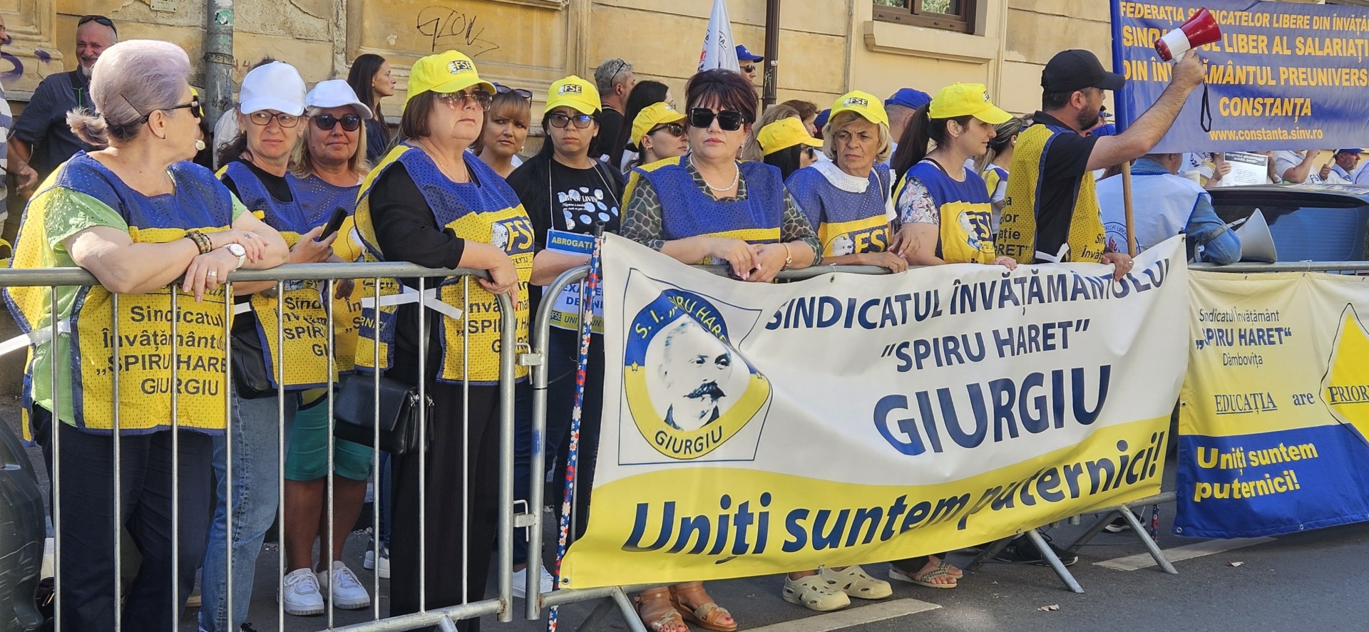 Profesorii protestează miercuri în Capitală: miting la Guvern, marș la Parlament