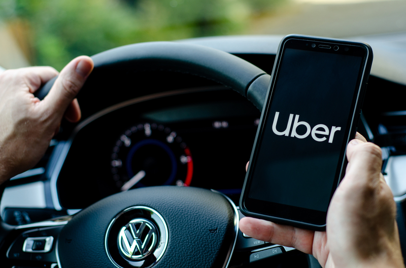 Proiect PSD: mașinile în comodat, excluse din transportul alternativ Uber și Bolt