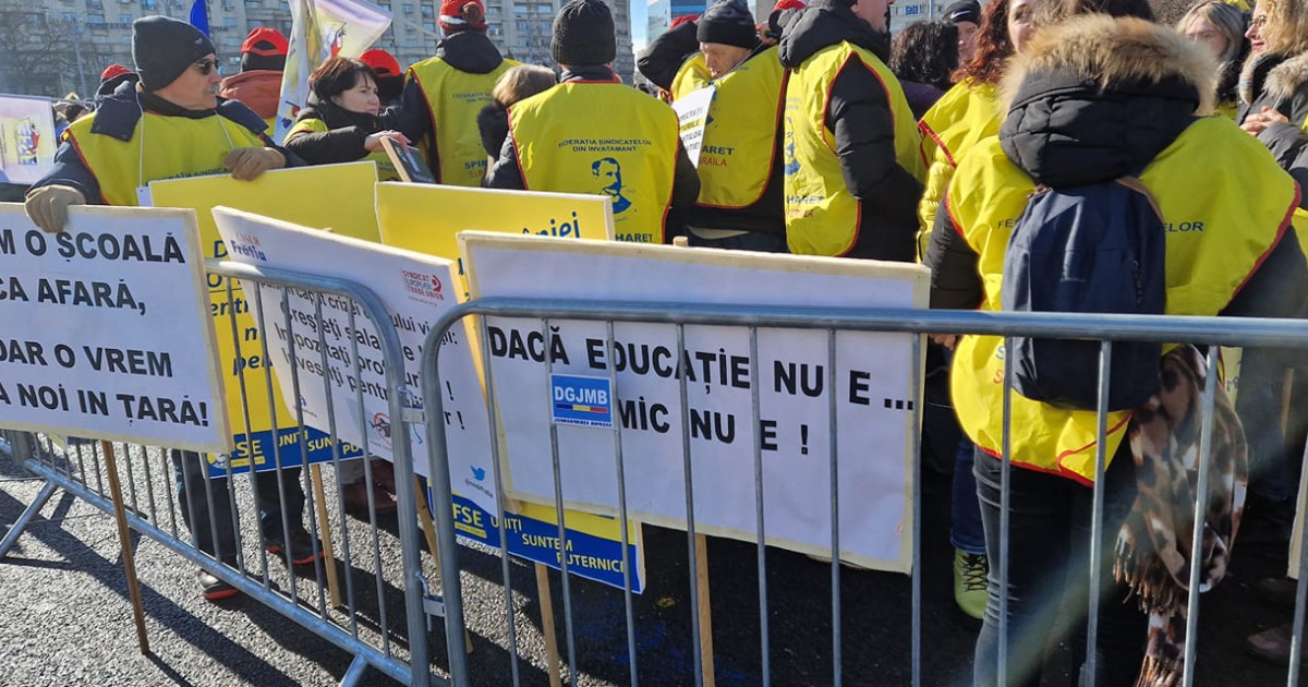 Protest al sindicaliștilor din educație în fața Guvernului și Parlamentului, nemulțumiți de legea salarizării