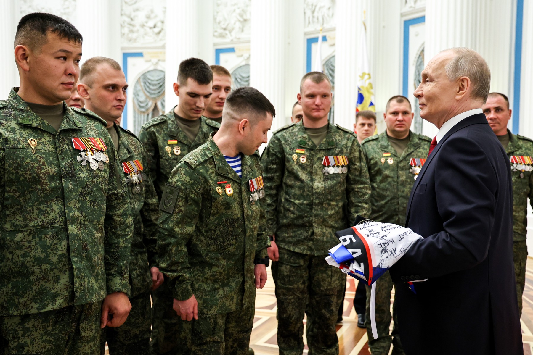 Putin recunoaște că dronele ucrainene sunt o problemă serioasă și anunță planuri pentru o rețea de sateliți similară Starlink