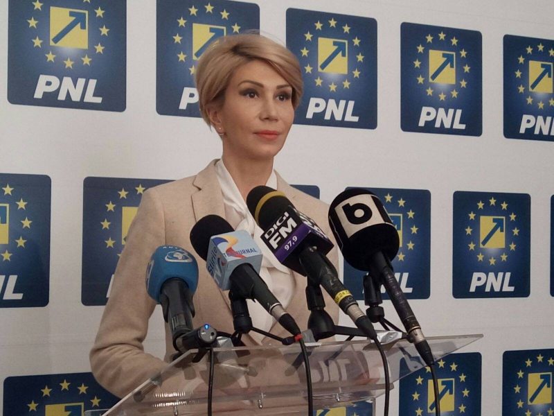 Raluca Turcan acuză președintele Iohannis de intervenție brutală în PNL prin nominalizarea lui Veștea