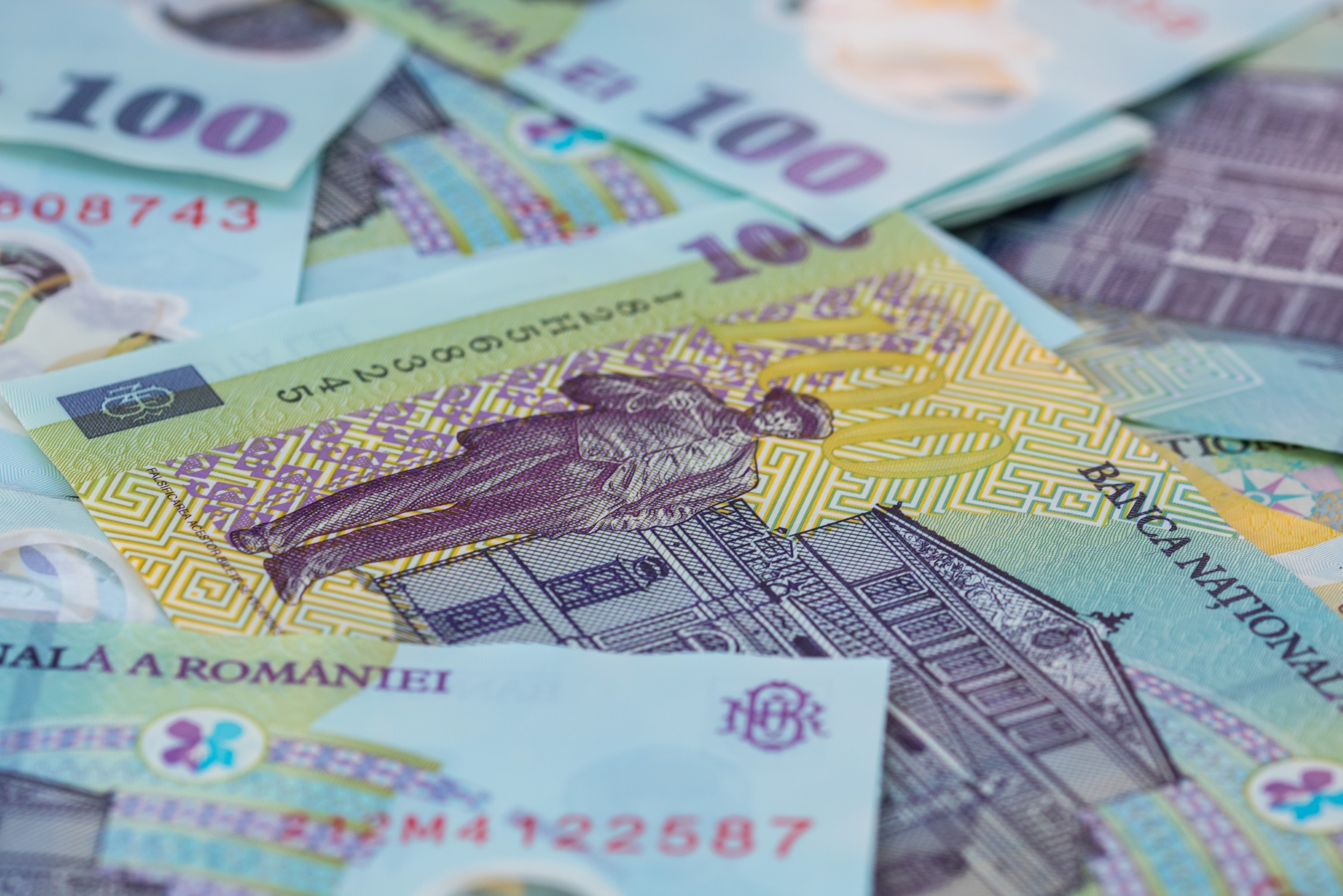Rezervele valutare ale României au scăzut în mai, a doua lună consecutiv, la 64,051 miliarde euro