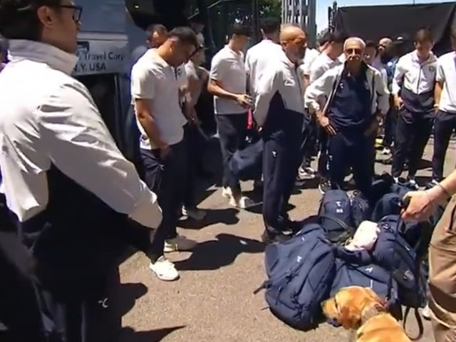 Scene umilitoare pentru Uzbekistan: autocarul echipei, controlat „la sânge” de autoritățile americane pe aeroportul din Chicago