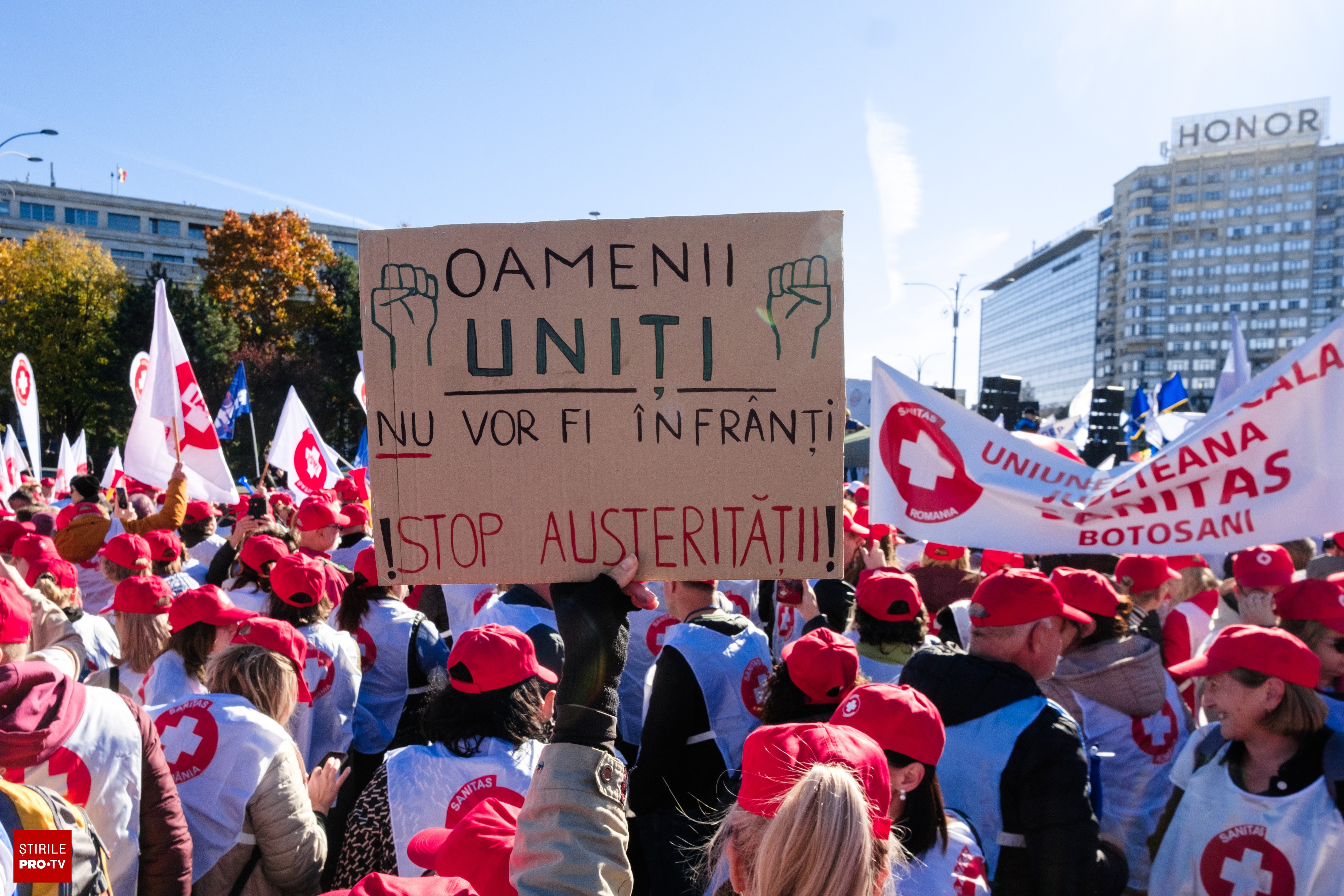 Sindicaliștii Sanitas declanșează grevă japoneză și amenință cu greva generală din cauza legii salarizării