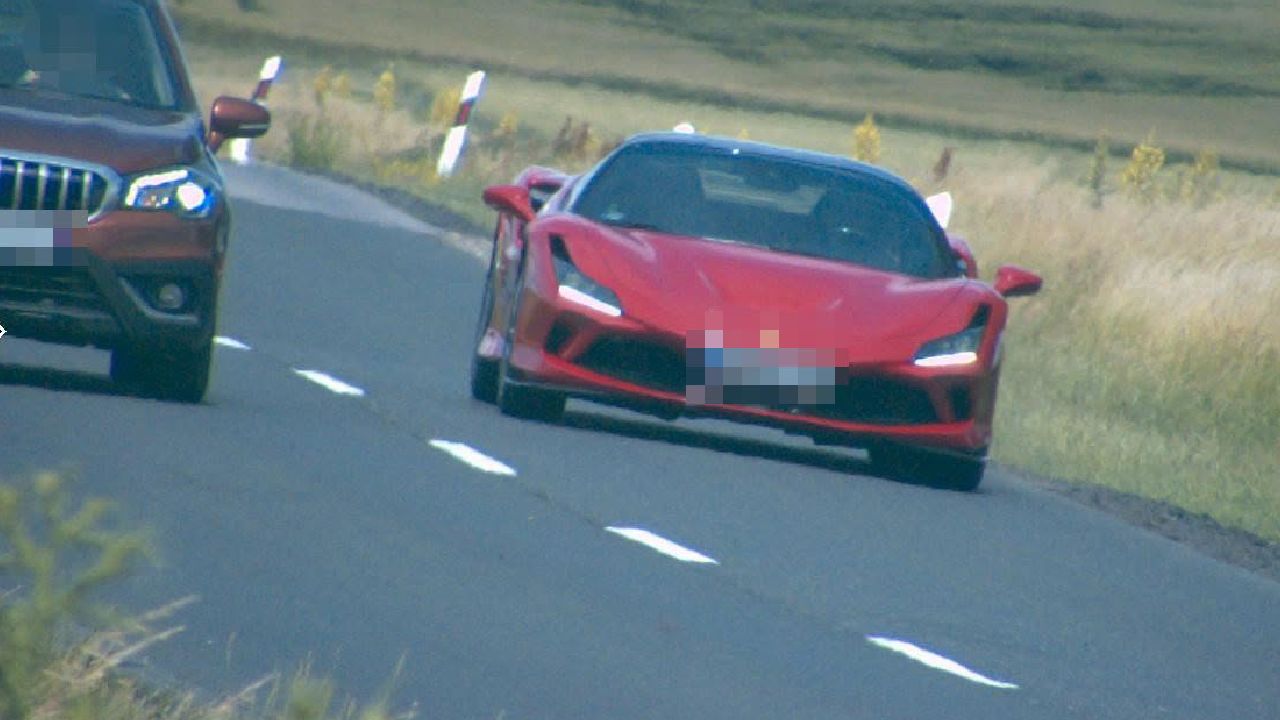 Șofer de Ferrari prins cu 143 km/h în Ungaria, amendă de 2.100 de lei