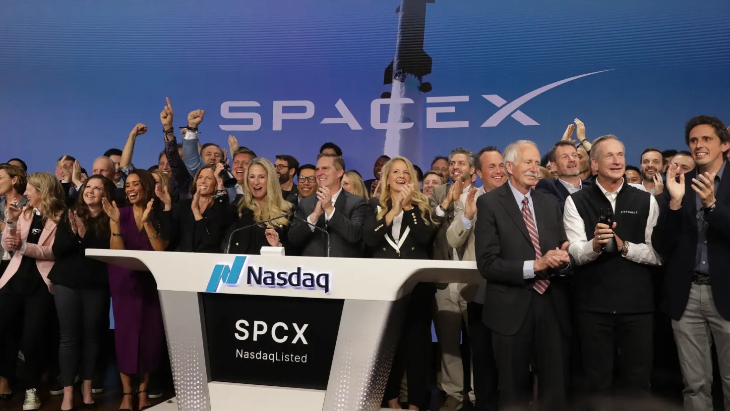SpaceX debutează pe Nasdaq cu cea mai mare IPO din istorie, evaluare de 2,1 trilioane dolari