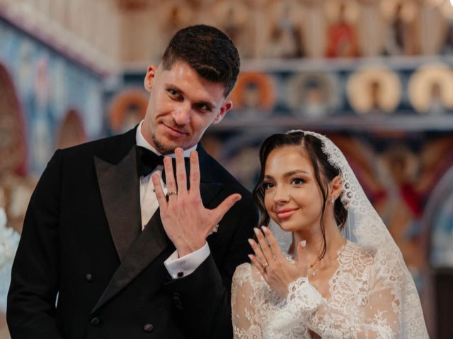 Ștefan Târnovanu s-a căsătorit la Iași cu Loredana Țurcanu. Fostul coleg de la FCSB, Andrei Dumiter, i-a fost naș