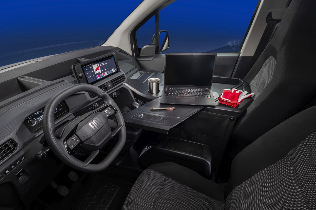 Stellantis lansează Smart Compact Van: patru modele cu scaun pliabil pentru firme