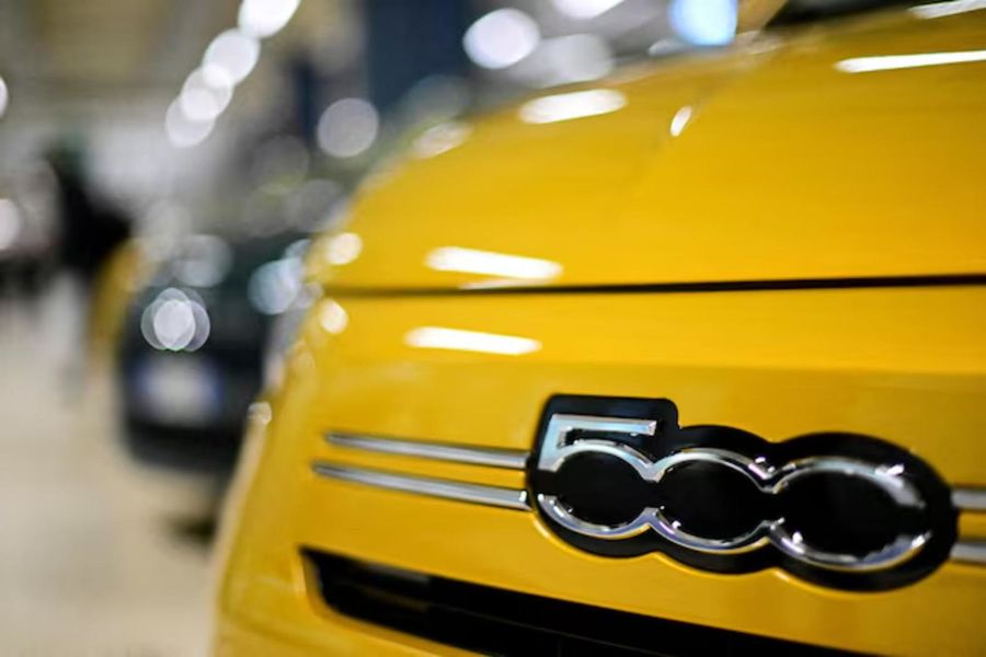 Stellantis suspendă încă o săptămână producția Fiat 500 la Mirafiori din cauza problemelor de aprovizionare