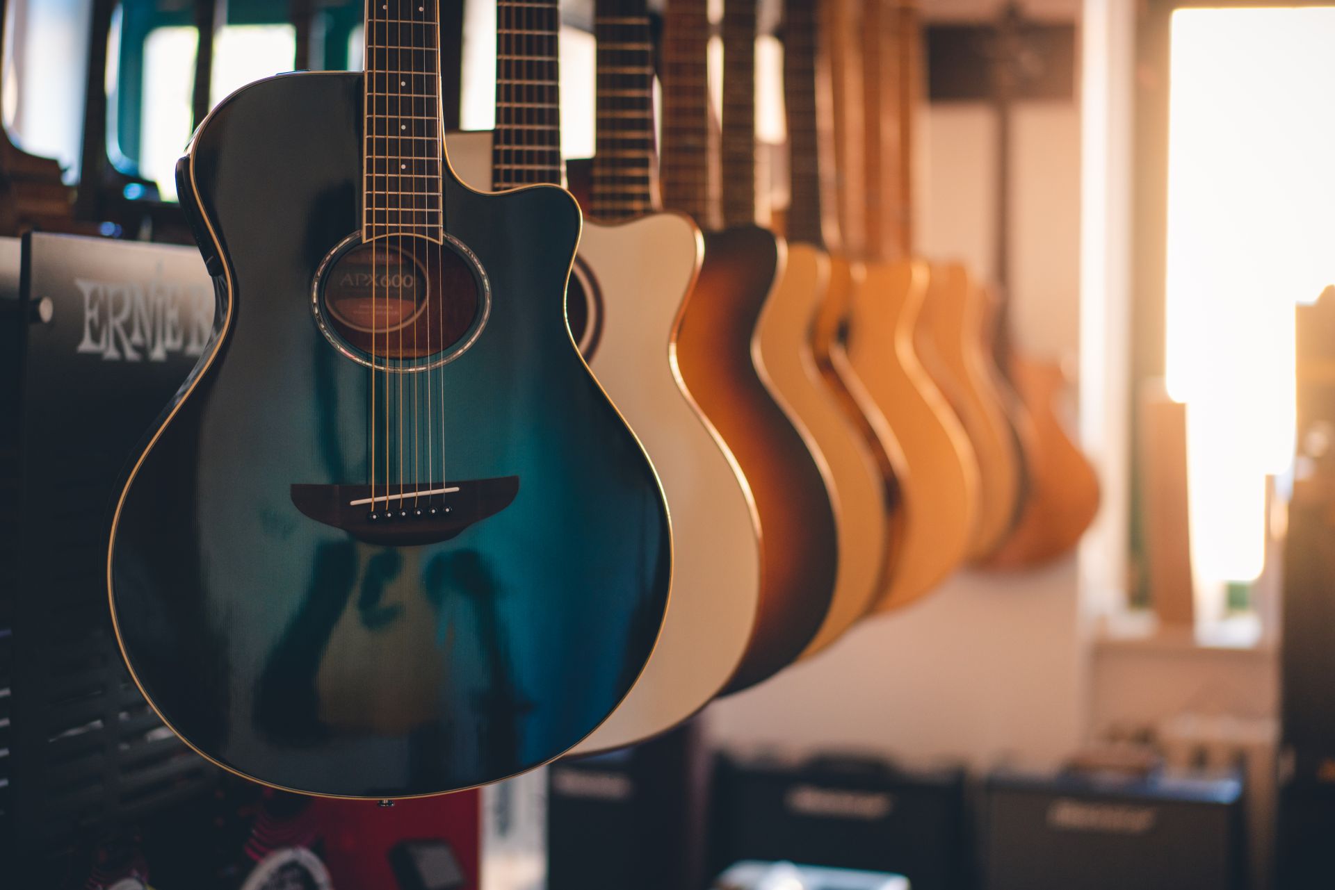 Studiu: Învățarea unui instrument muzical îmbunătățește concentrarea tinerilor