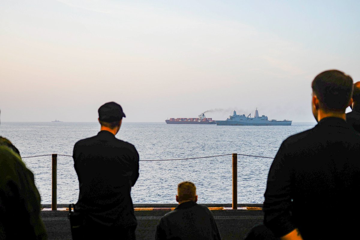 SUA bombardează Iranul după atacul asupra unei nave din Ormuz. Teheranul anunță represalii