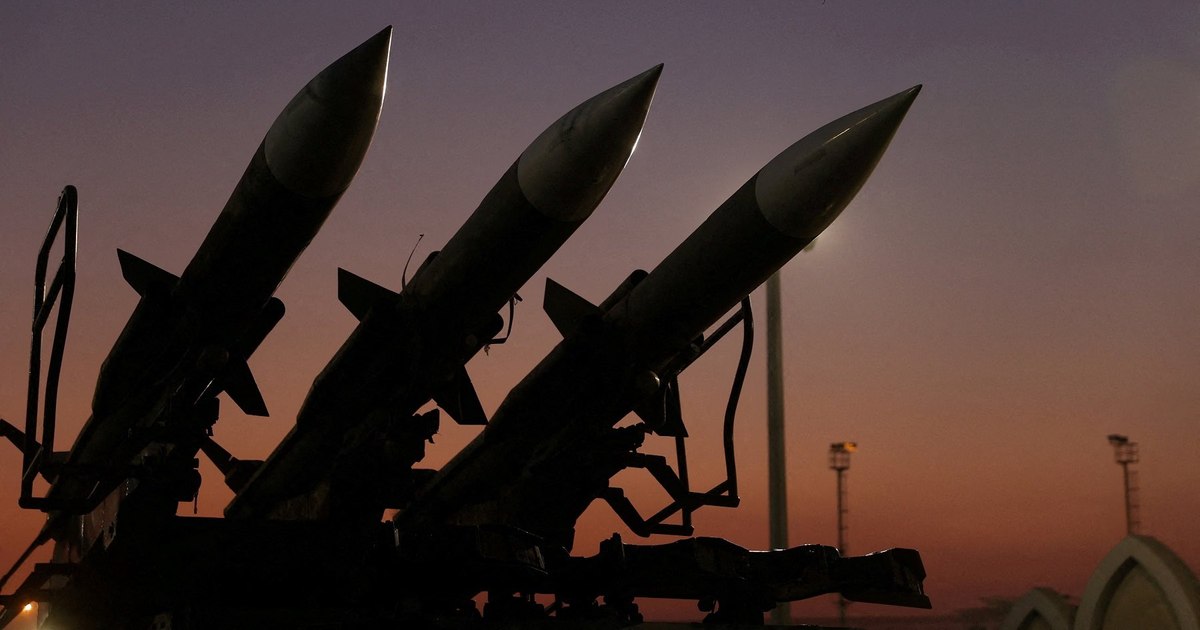 SUA interceptează rachete iraniene și atacă instalații radar în Golful Persic