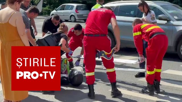 Tânără de 17 ani, accidentată în Timișoara după ce motocicleta a căzut peste ea