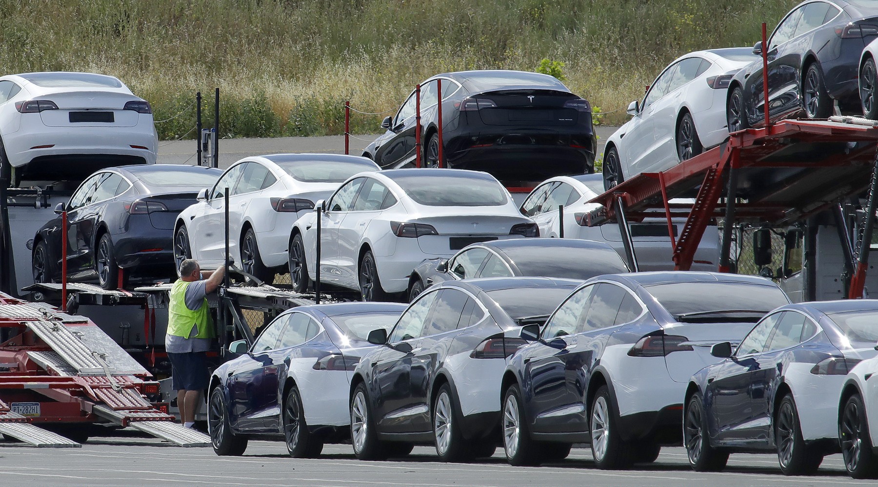 Tesla, acuzată că a prezentat date înșelătoare autorităților europene pentru aprobarea sistemului Full Self-Driving