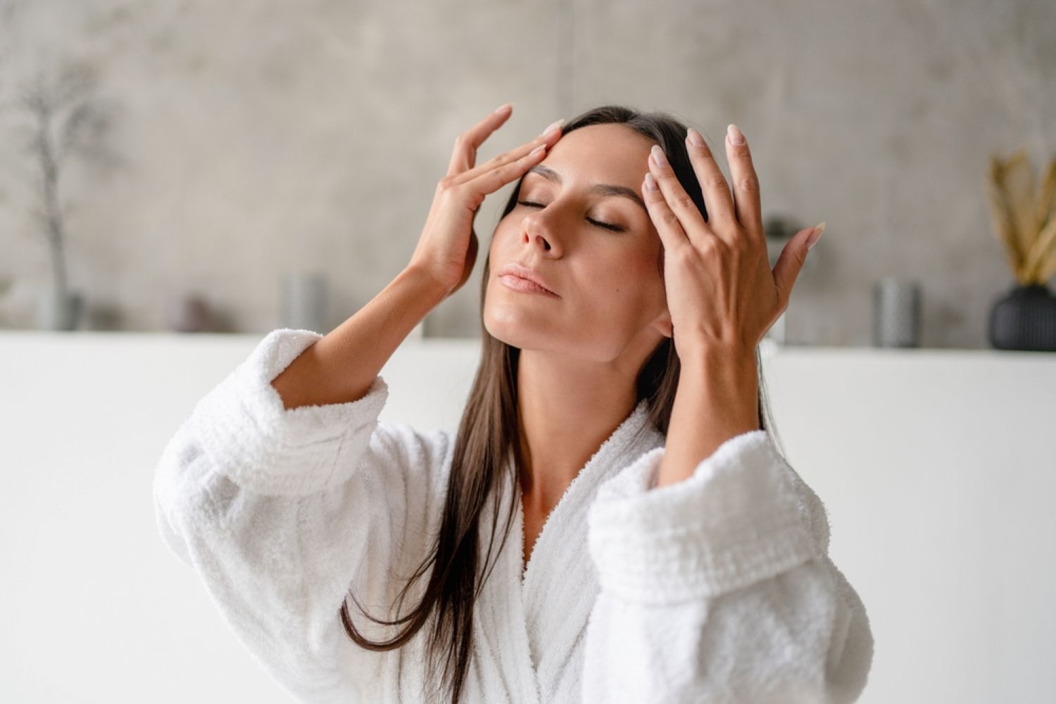 Top 7 produse pentru refacerea barierei naturale a pielii: ceramide, niacinamide și SPF