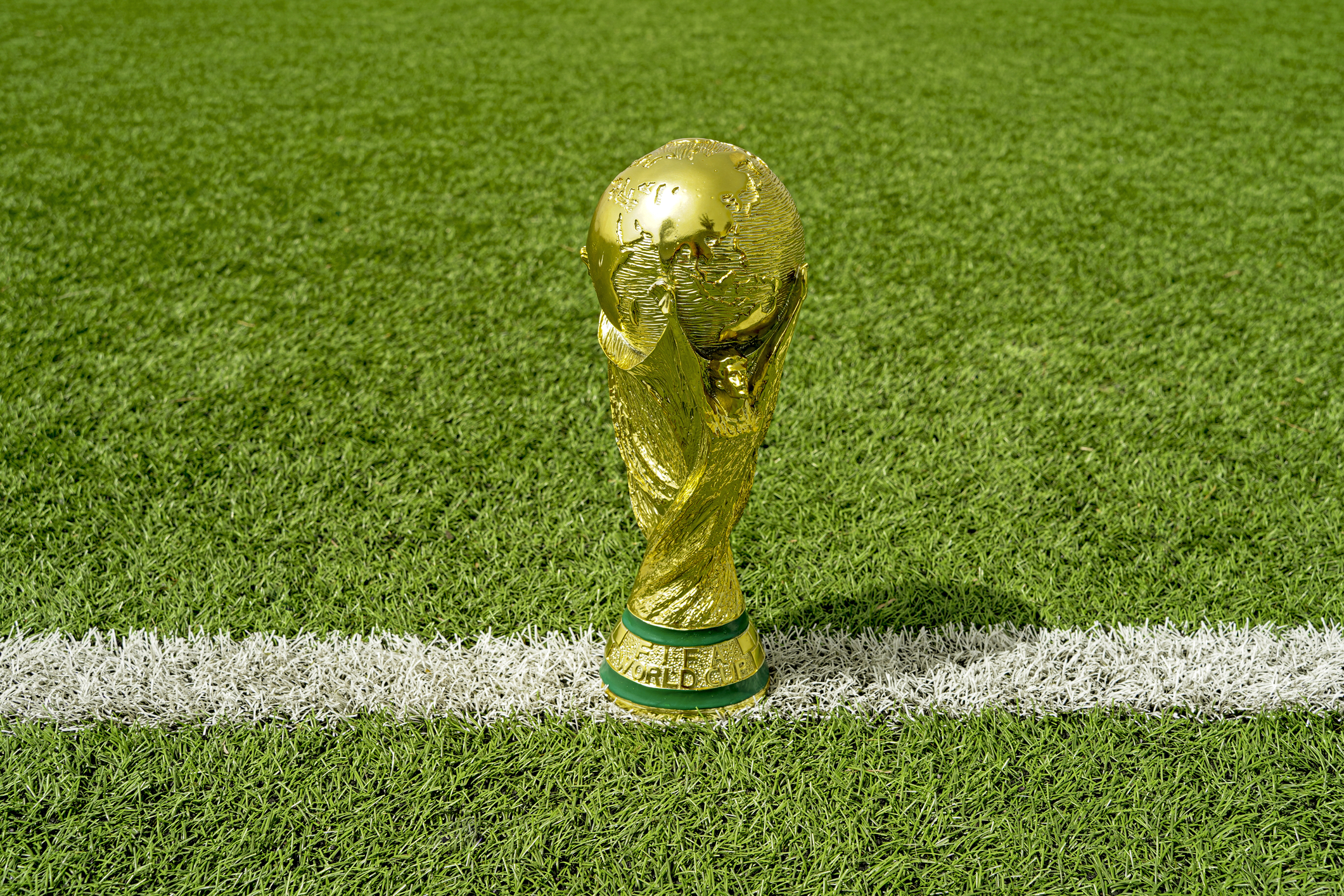 Trofeul Cupei Mondiale FIFA, creat de Silvio Gazzaniga în 1970, simbol al victoriei și unității globale