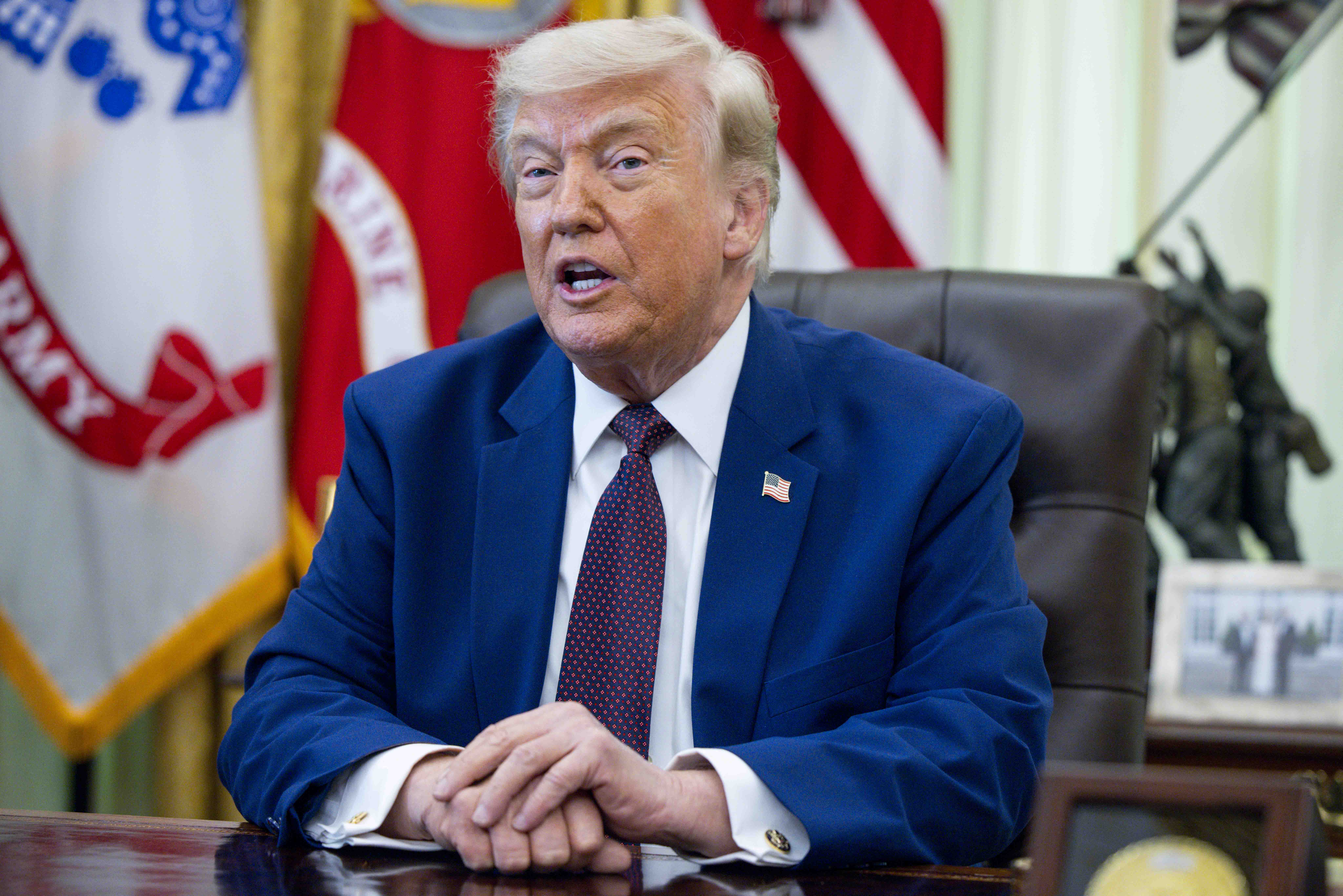 Trump cere scăderea imediată a prețurilor la benzină, amenință cu „probleme mari”