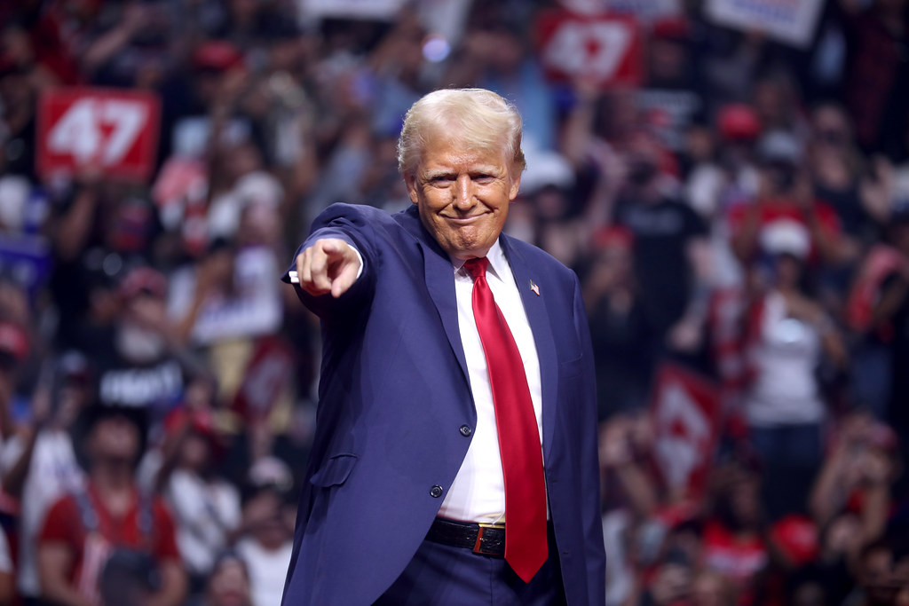 Trump ordonă investigație împotriva marilor companii petroliere pentru prețurile mari la carburanți