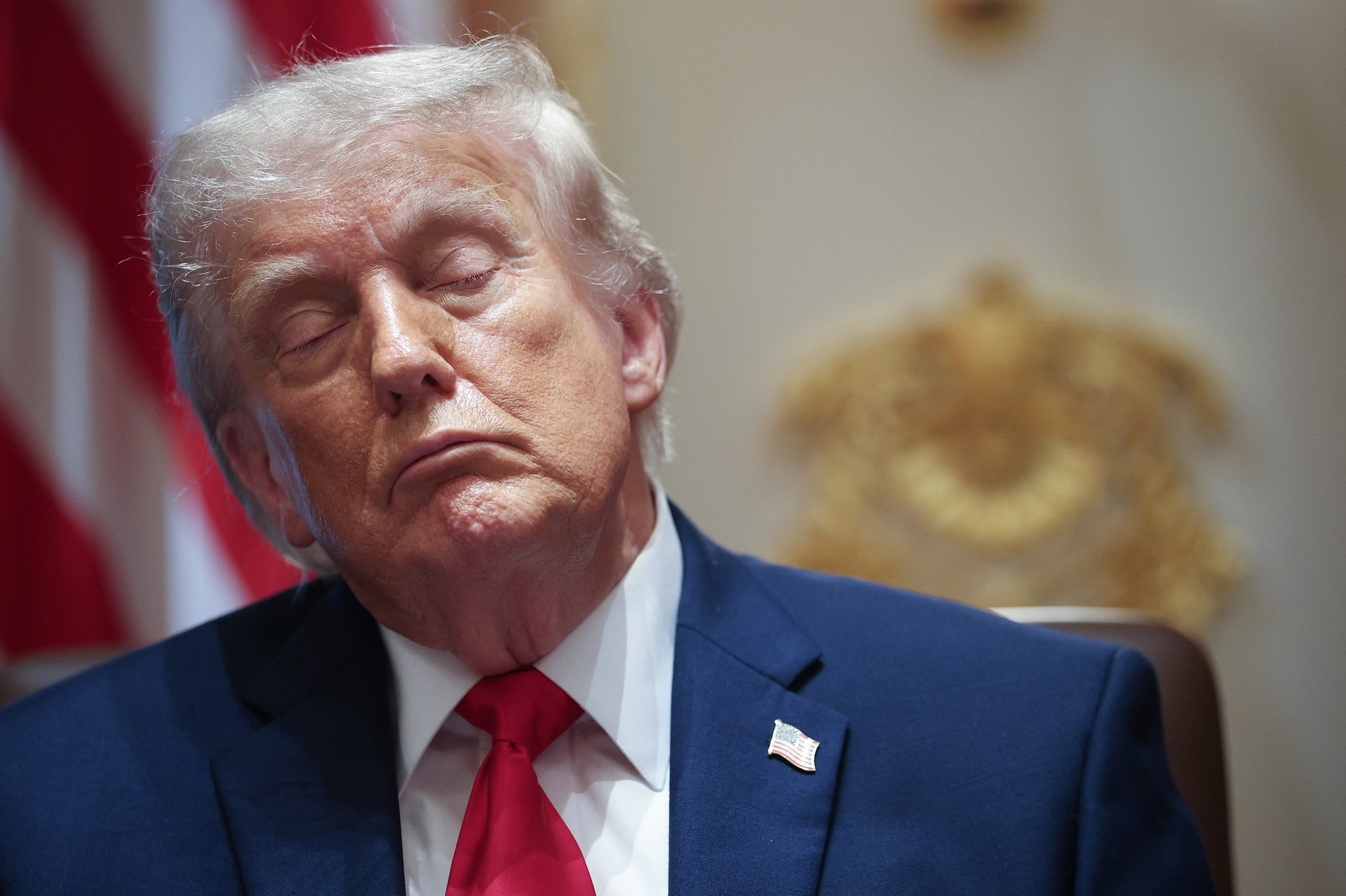 Trump semnează acordul de armistițiu cu Iranul la Palatul Versailles, după ce se declară „șeful” la G7