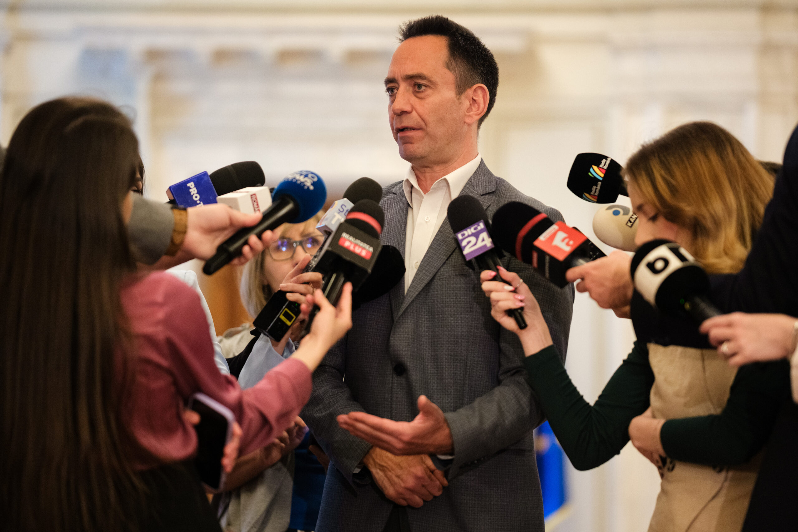 UDMR nu susține deocamdată premierul desemnat Adrian Veștea și respinge implicarea în scindarea PNL