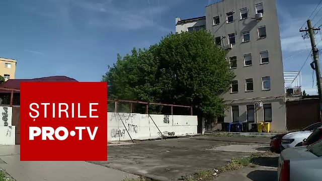 Un bărbat din Craiova a blocat accesul într-un bloc cu un gard; vecinii intră printr-un magazin