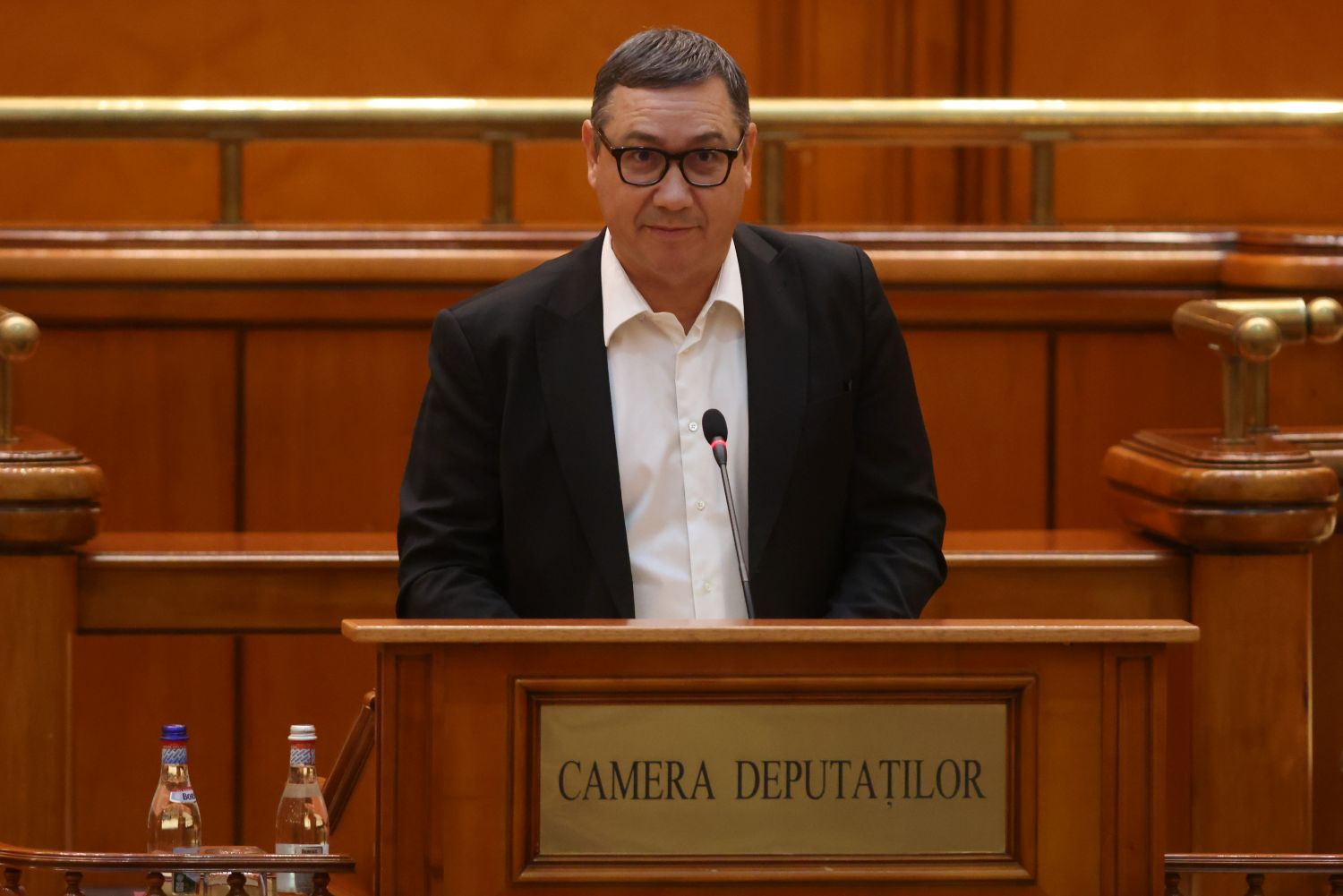 USR acuză un derapaj grav după ce Ponta a scris că ministrul Miruță ar trebui „împușcat în limbă”