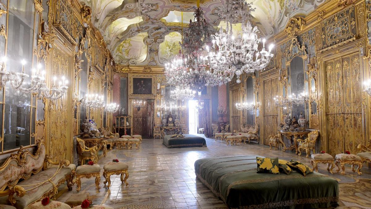 Vila mafiotă din Sicilia, unde Dua Lipa își serbează nunta, recuperată de prințesa care a tradus „Stăpânul Inelelor”