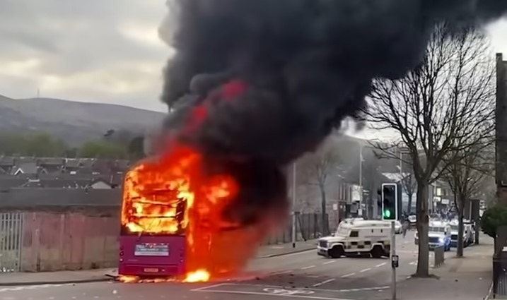 Violențe rasiste la Belfast după un atac cu cuțitul comis de un imigrant sudanez