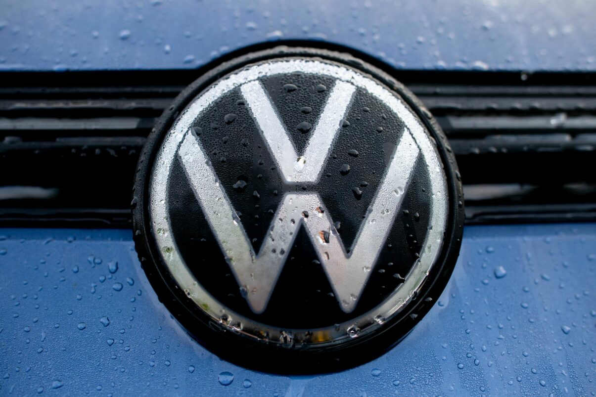 Volkswagen ar putea concedia încă 50.000 de angajați, totalul ajungând la 100.000 de posturi