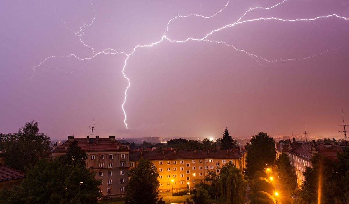 ANM emite cod portocaliu de furtuni și ploi de până la 60 l/mp în următoarele 48 de ore