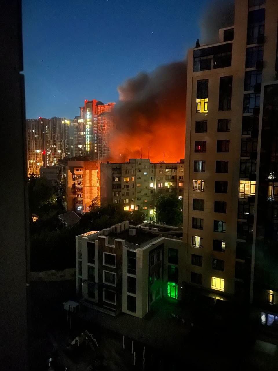 Atac masiv cu rachete și drone asupra Kievului: 13 morți, 86 răniți, blocuri în flăcări