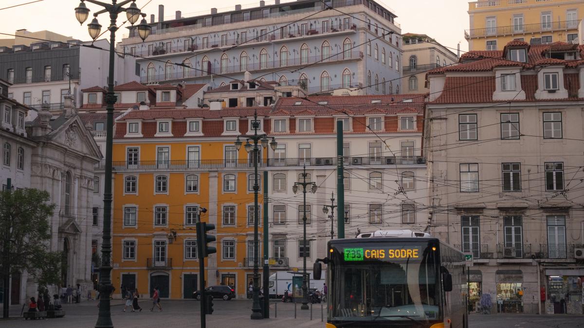 Autobuz scăpat de sub control la Lisabona: doi morți și 20 de răniți