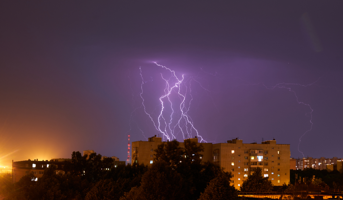 Avertizare ANM cod galben: ploi torențiale, grindină și vijelii în 37 de județe și București pe 8-9 iulie
