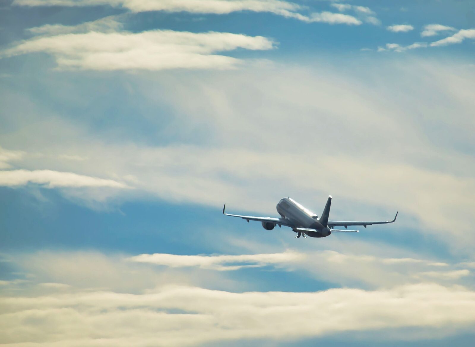 Avion cargo cu 5 persoane la bord, dispărut în largul coastei Pakistanului