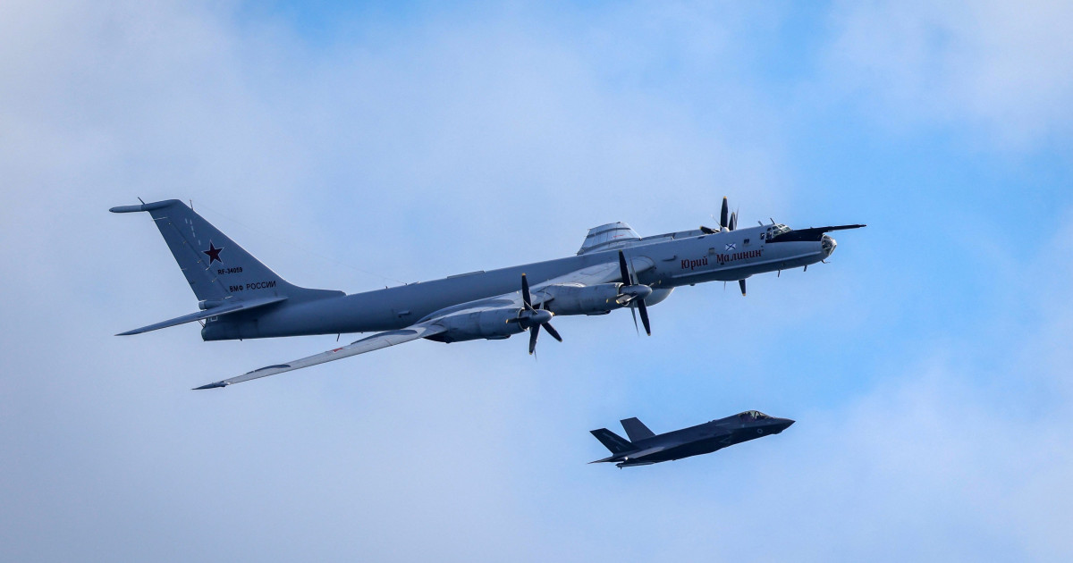 Avion rusesc interceptat de F-35 britanice după lansarea de balize acustice lângă portavionul Prince of Wales