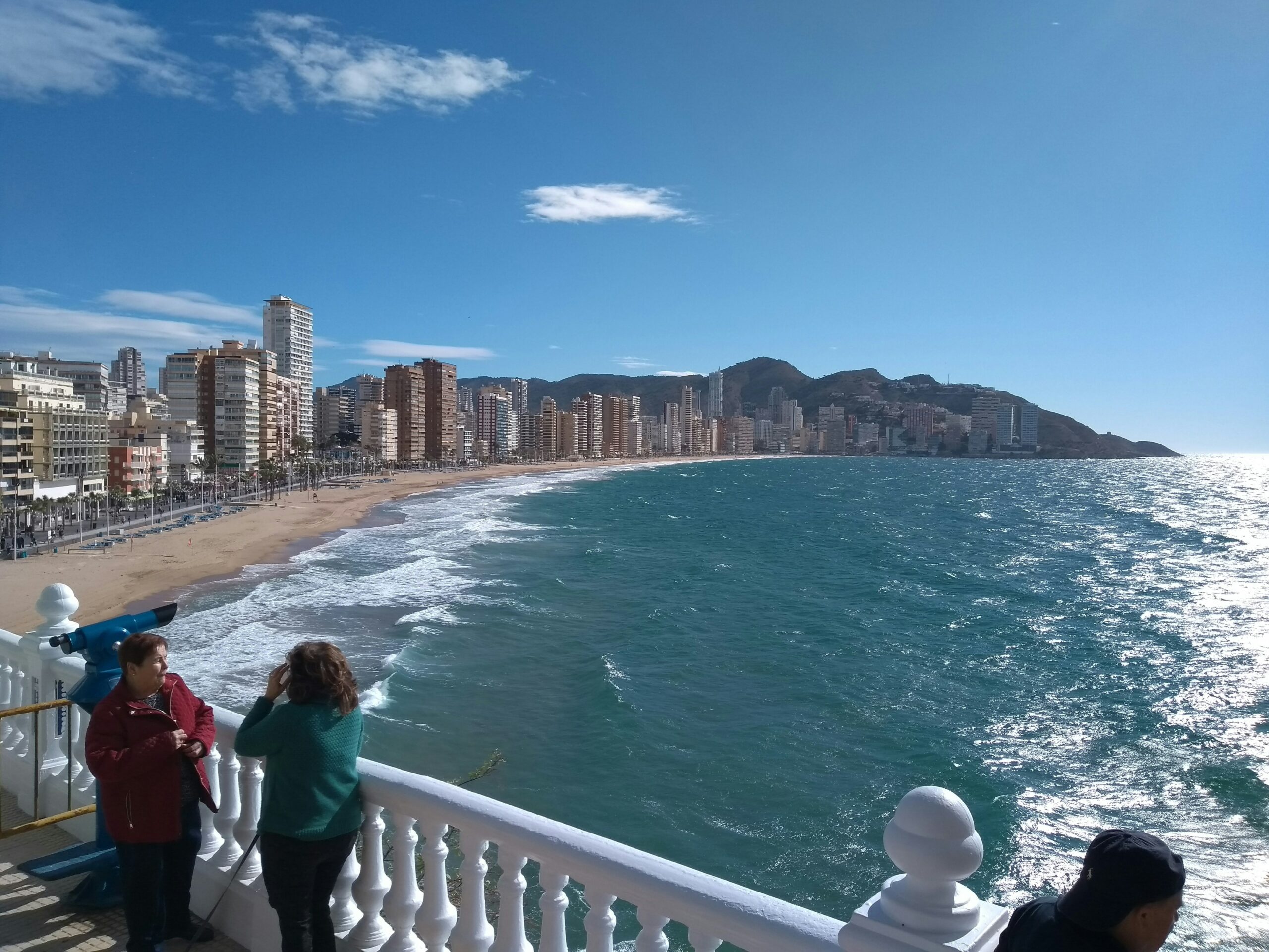 Berea, mai ieftină în Benidorm decât în România: halba, de la 1,90 euro