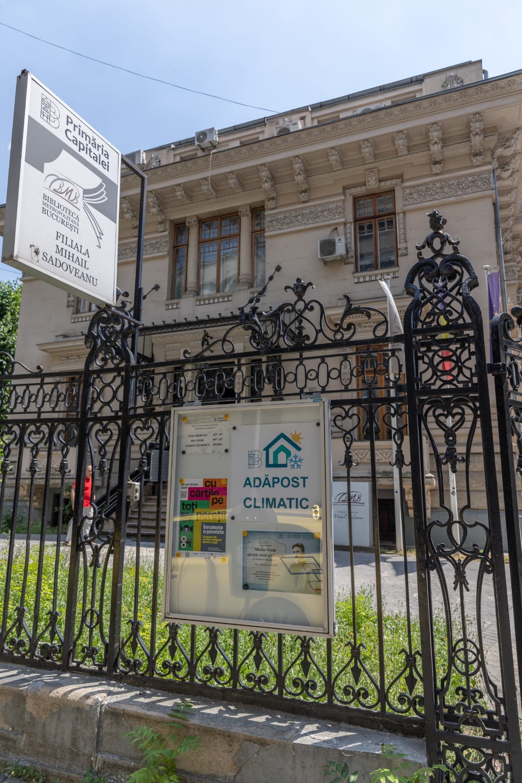 Bisericile și hotelurile pot intra în rețeaua de adăposturi climatice din București, mallurile sunt excluse