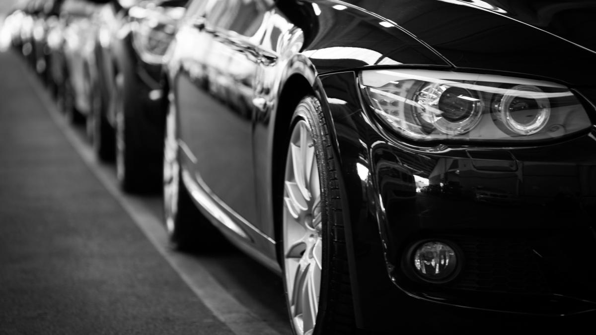 București: Mașinile parcate ilegal vor fi ridicate din toamnă. Tarif minim 1.000 de lei