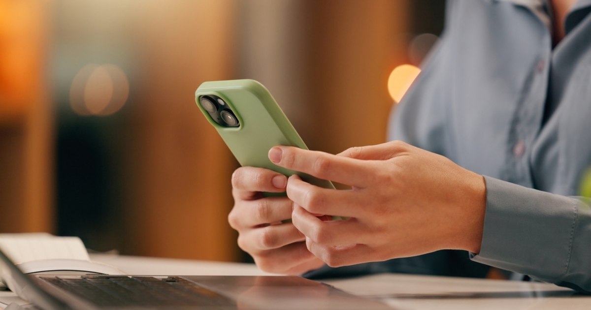 Cum îți schimbă telefonul corpul fără să îți dai seama. Cinci efecte asupra sănătății, explicate de medici