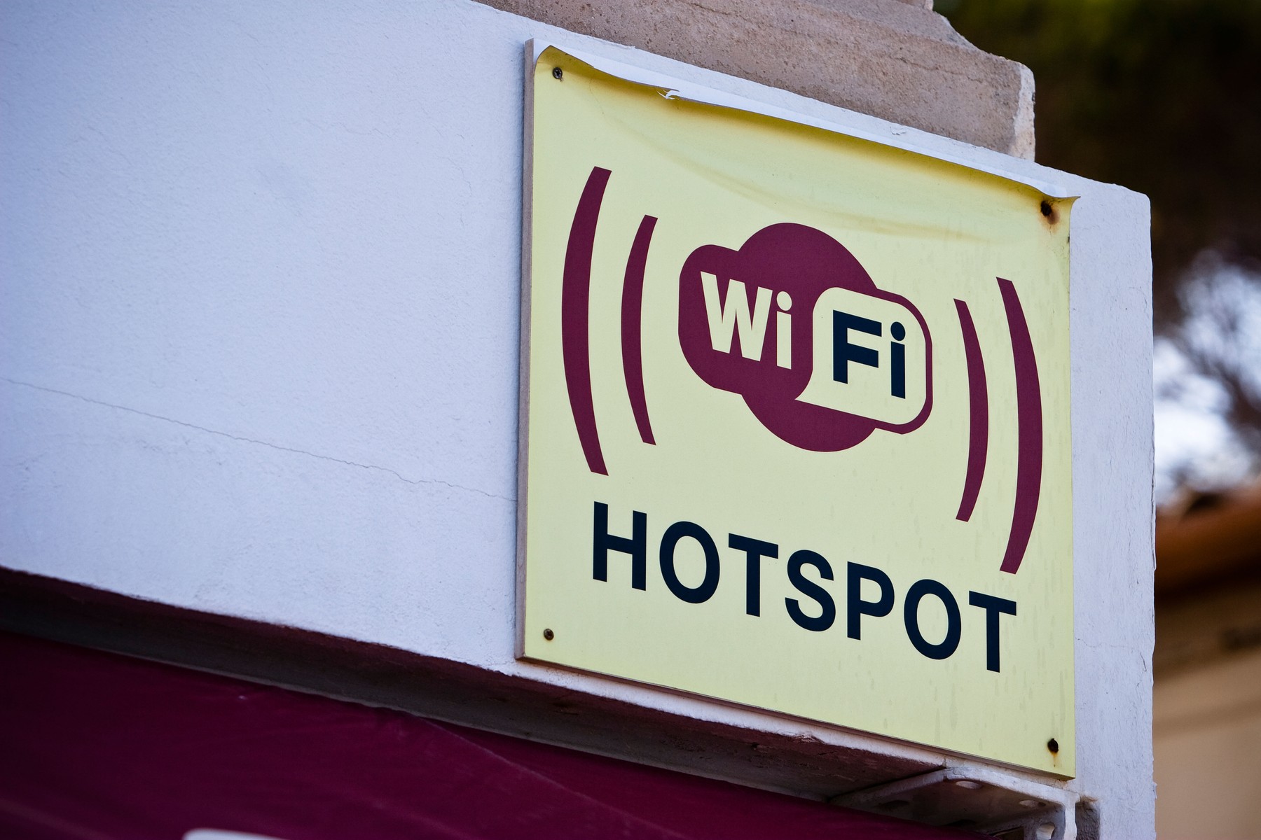 Cum îți transformi telefonul în hotspot WiFi și creezi o rețea de internet oriunde