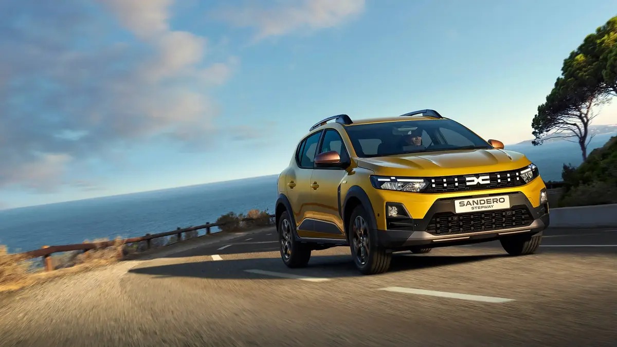 Dacia Sandero Stepway Hybrid 155 intră la comandă în România: preț de la 20.950 euro