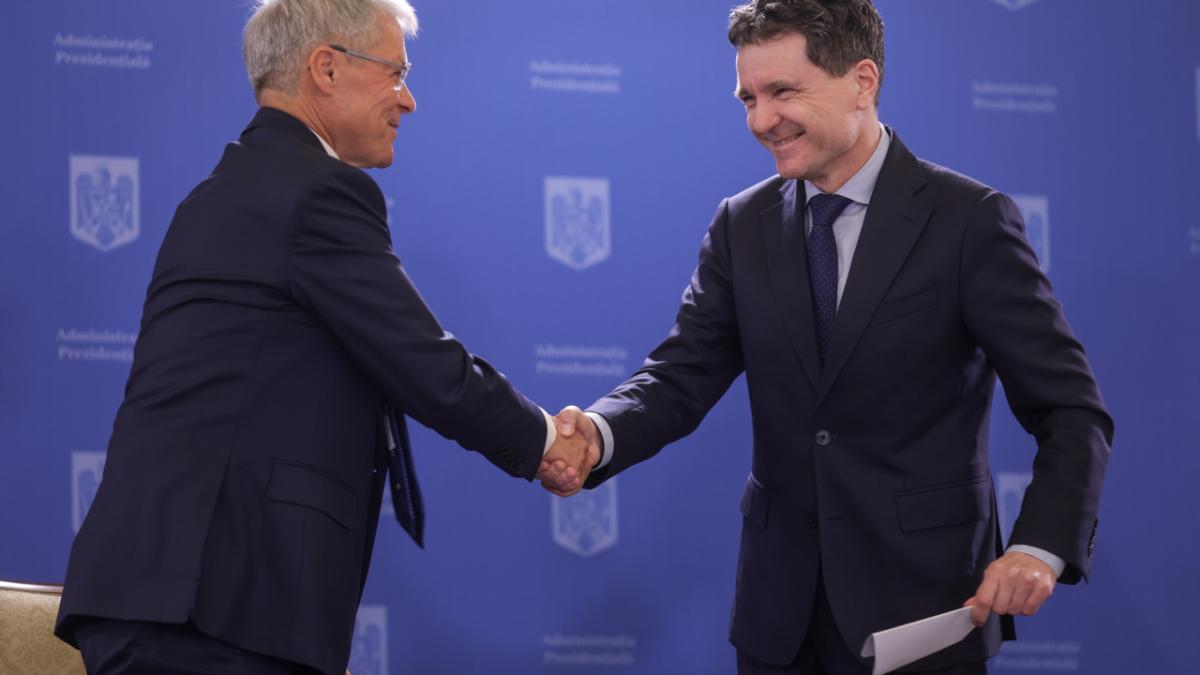 Dacian Cioloș, candidatul României la șefia Francofoniei, felicitat de Nicușor Dan