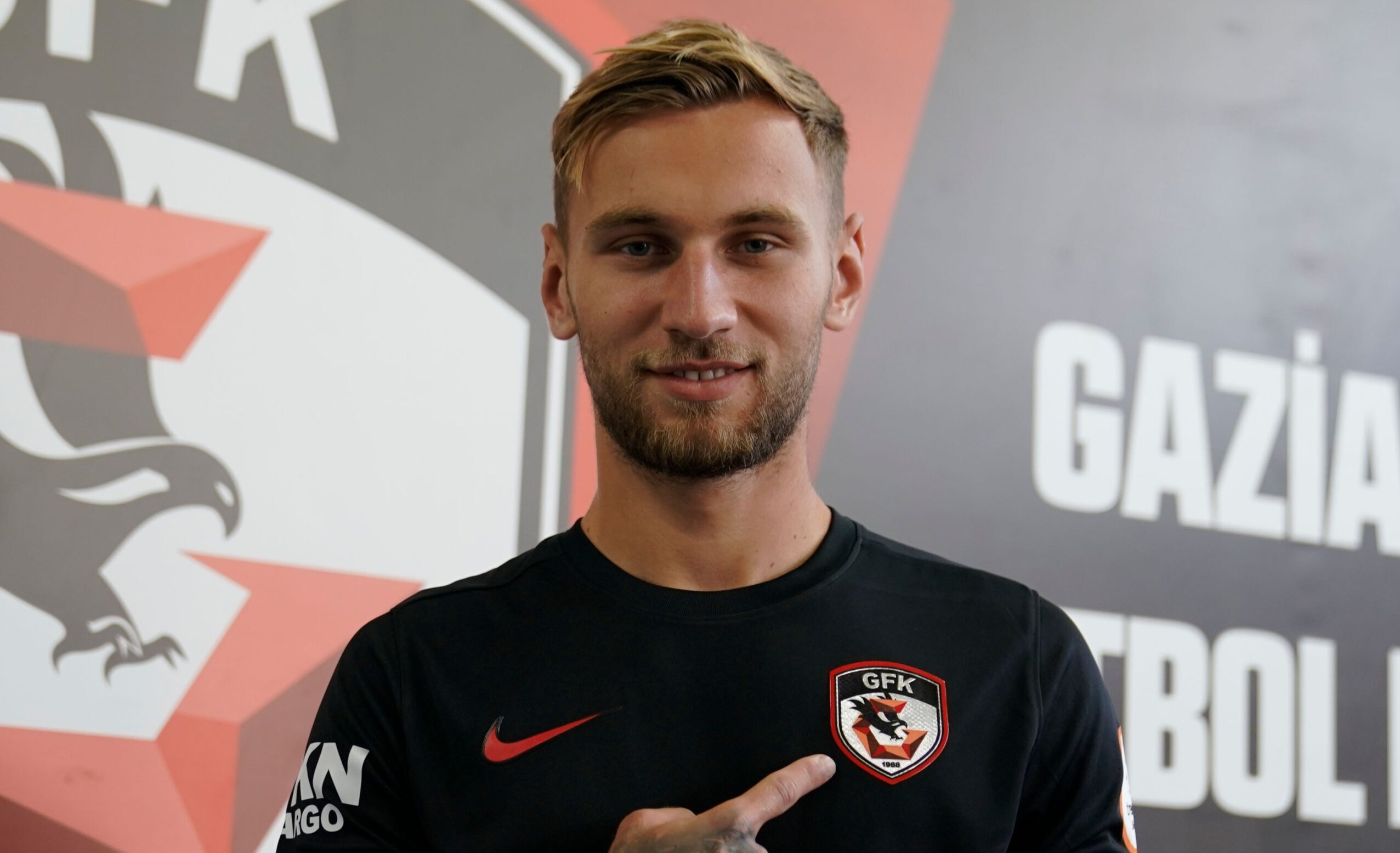 Denis Drăguș, aproape de transferul carierei la FC Sevilla în LaLiga