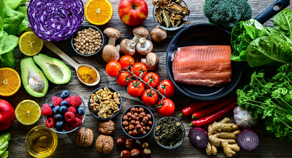 Dieta antiinflamatoare pentru psoriazis: ce alimente recomandă specialiștii
