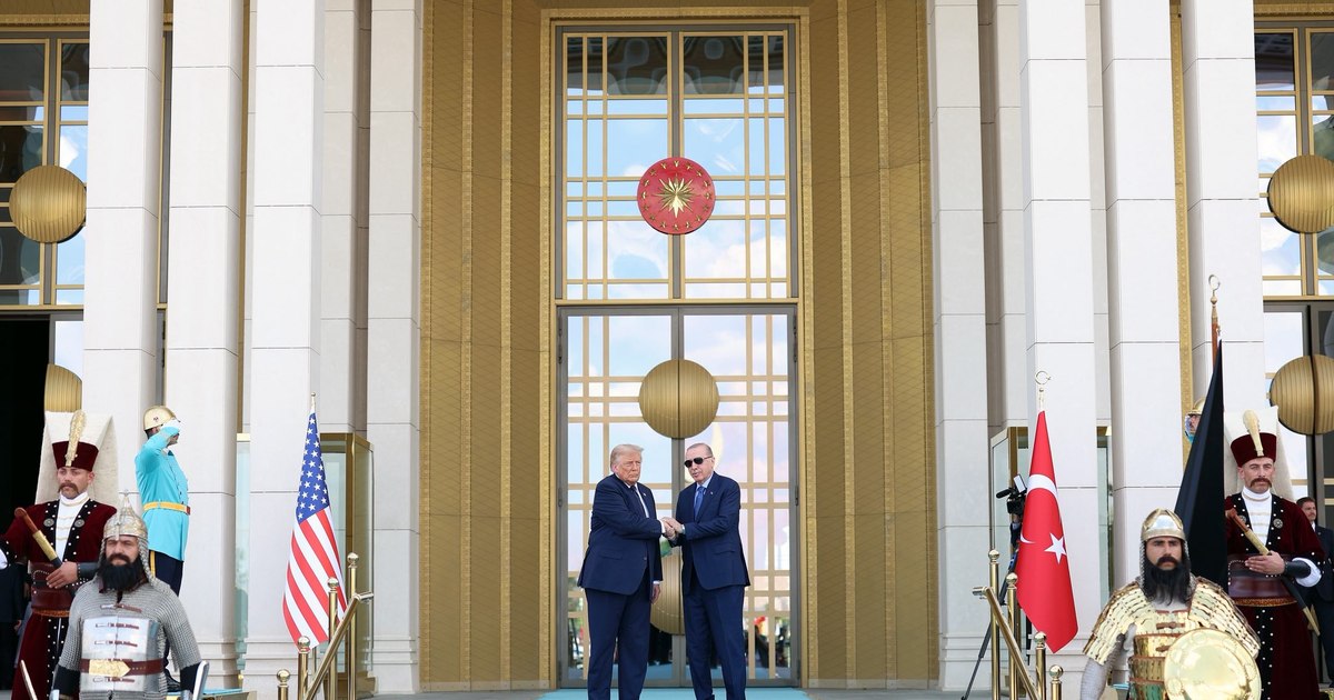Donald Trump reafirmă la Ankara că Groenlanda ar trebui să fie sub controlul SUA, recunoscând impactul asupra relațiilor cu NATO
