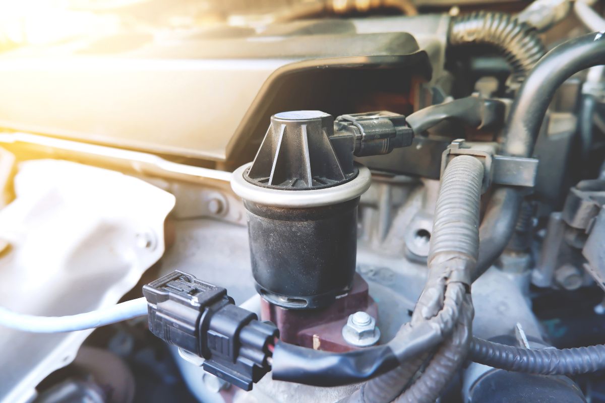 EGR blocat deschis sau închis: cum recunoști simptomele la motorul mașinii